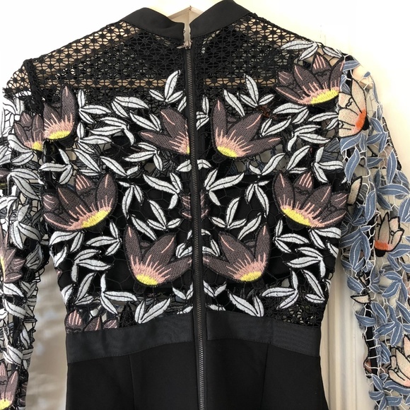 Beautiful laced dress with draped bottom - Picture 6 of 7